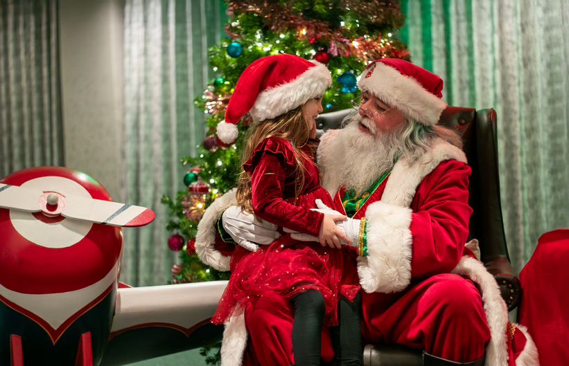 mv_Young girl sitting on Santa's lap