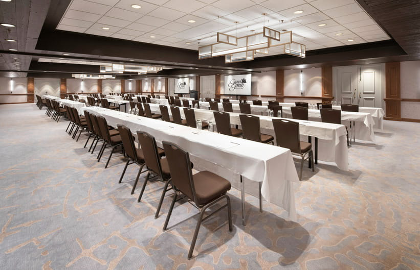 mv_Loramoor Ballroom set for a meeting