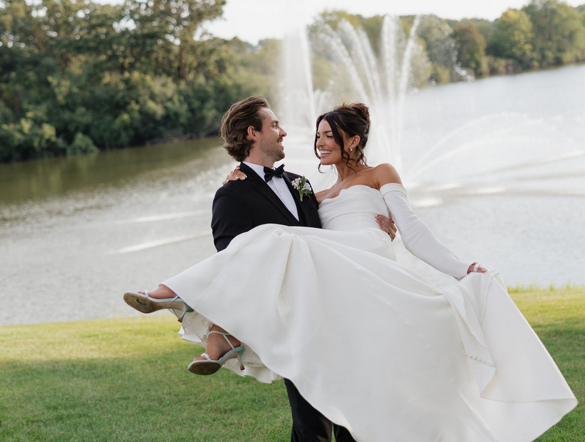 Wedding couple by the outdoor fountains